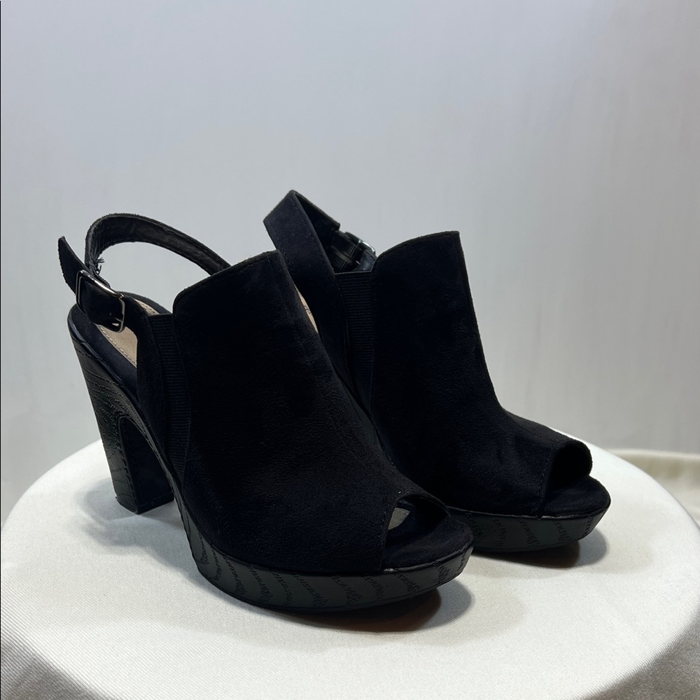 Chic Black Suede Women’s Peep-Toe Chunky Heels  size 7